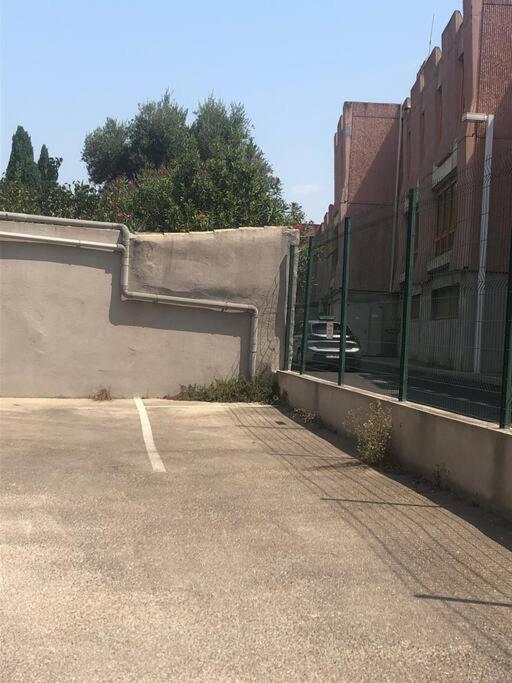 Apartamento Studio Le 2, Free Parking, Free Wifi, Transports Nimes Exterior foto