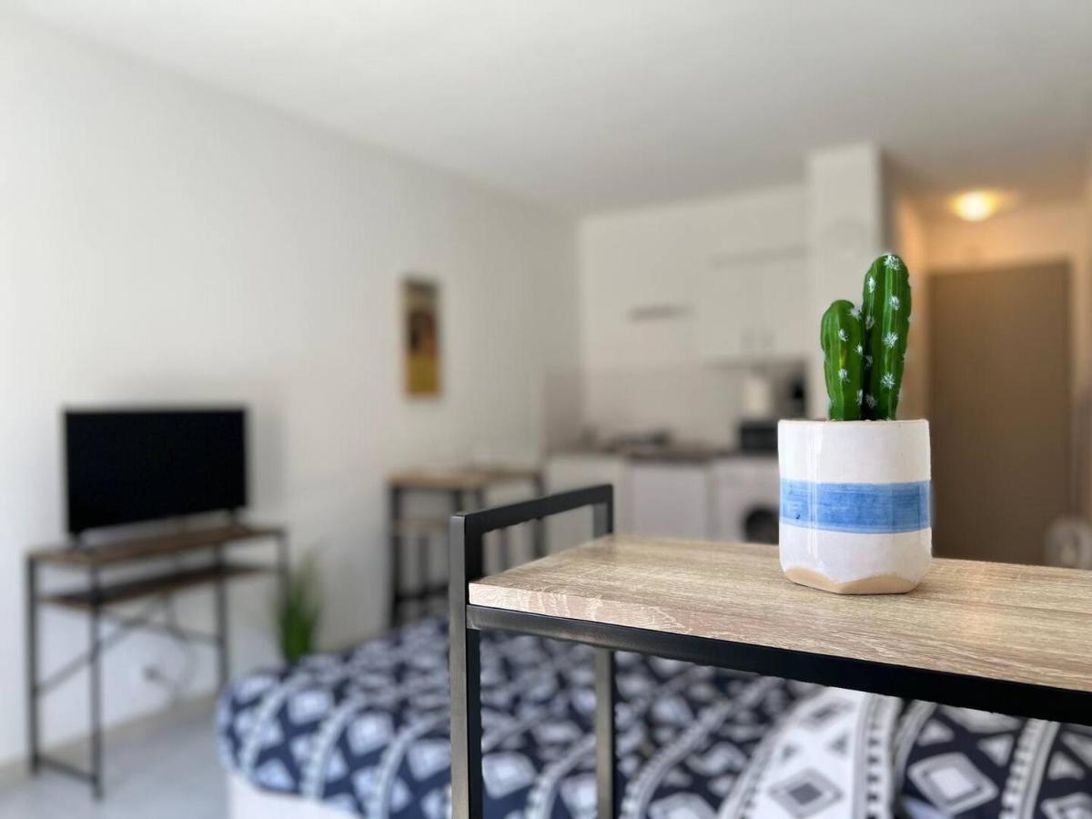 Apartamento Studio Le 2, Free Parking, Free Wifi, Transports Nimes Exterior foto